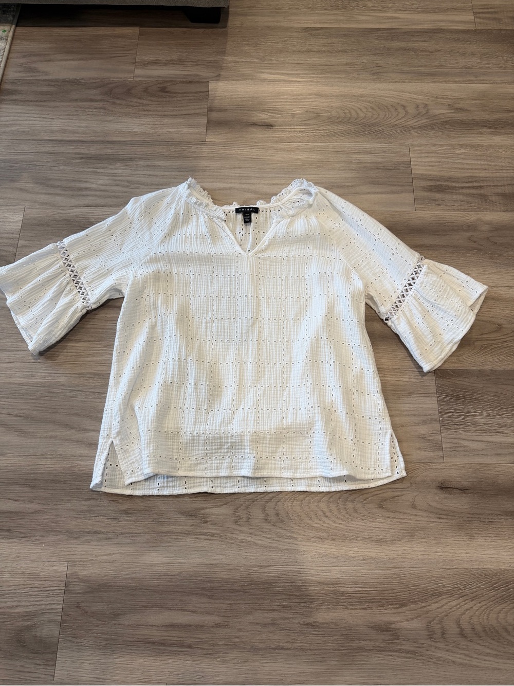 NWOT Tribal White Eyelet Split-Neck Boho Blouse